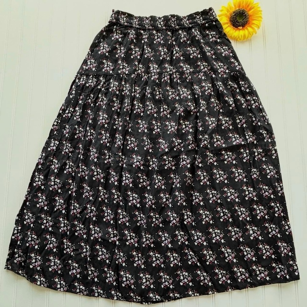 Universal Thread Midi Skirt M Womens Black Floral Excellent Tiered Rayon Blend